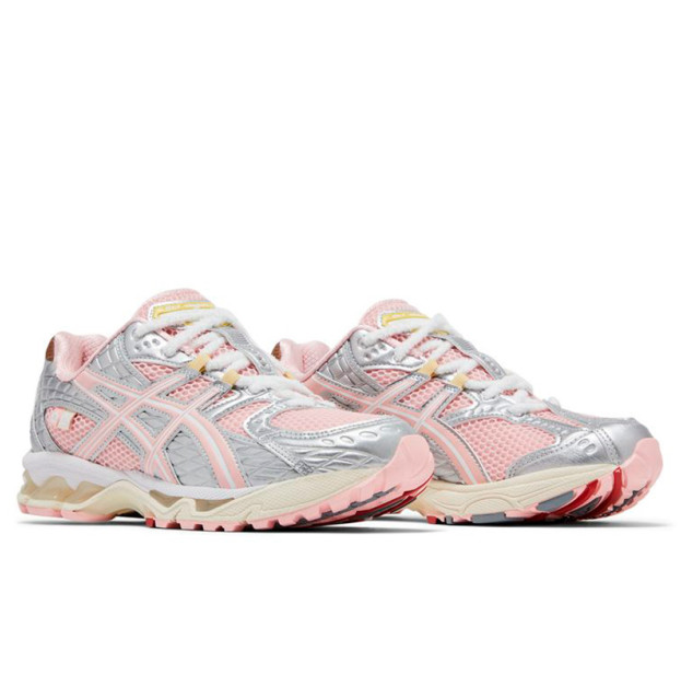 Asics x VANDYTHEPINK x atmos Gel Nimbus 10.1 Strawberry 1203A865-702