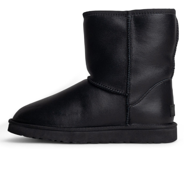 UGG Classic Short II Black Leather