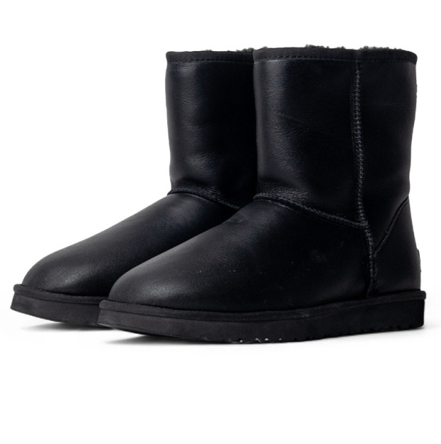 UGG Classic Short II Black Leather