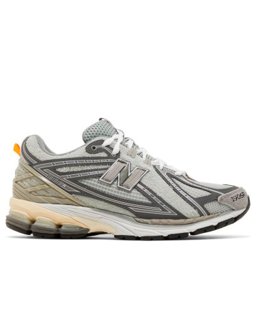 Sneakers New Balance 1906R x INVINCIBLE x N.HOOLYWOOD Grey Swan M1906RNI Grey